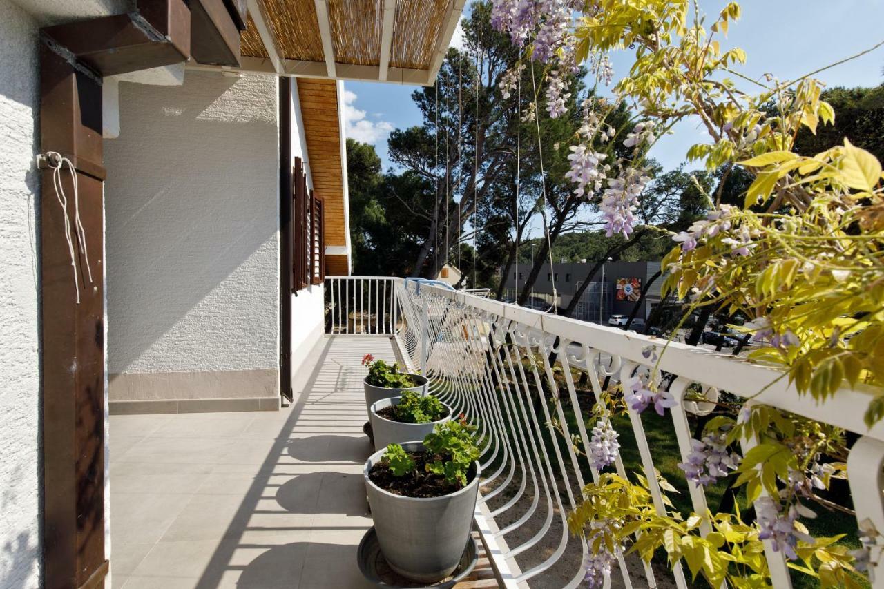 Apartment & Rooms Nugal มาคาร์สกา ภายนอก รูปภาพ